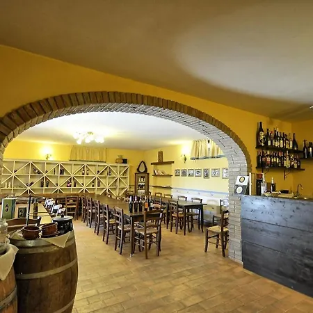 Vernazzano Basso Sleeps 4 T241010 Апартаменты Туоро-суль-Тразимено