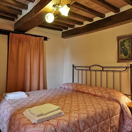 Vernazzano Basso Sleeps 4 T241010 Апартаменты